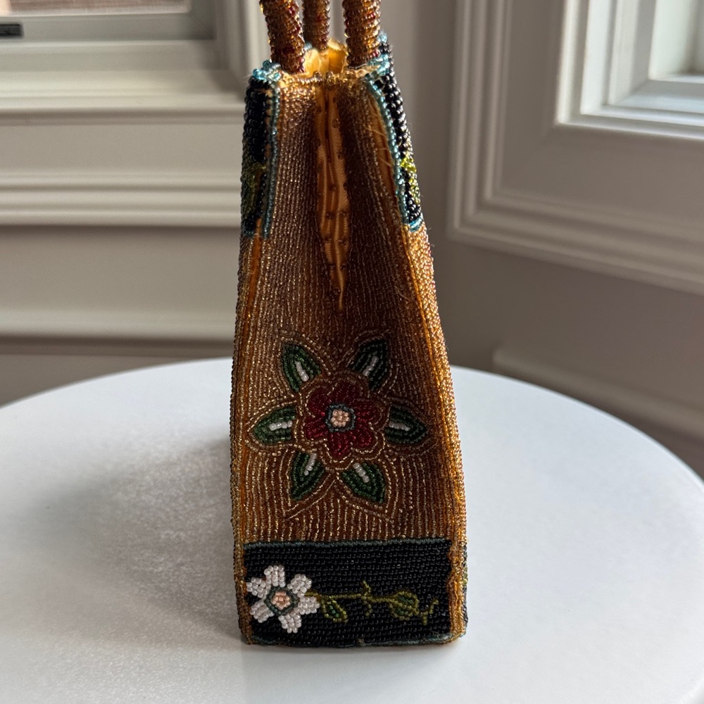 Beautiful beaded Floral Handbag - Picture 6 of 12